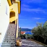 Comfortable Lavanda Kornić